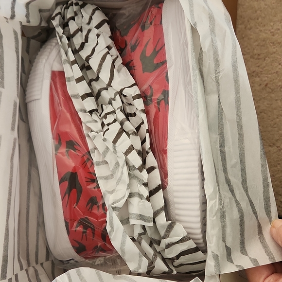 MCQ Alexander McQueen Swallow Swarm Vulcanized HiTop Sneaker Unisex M7/W9 3040 - Picture 13 of 13